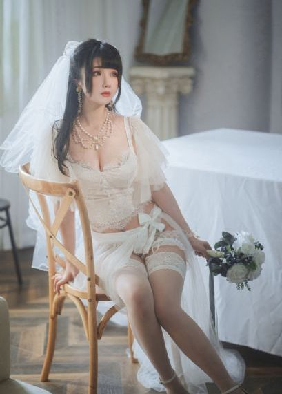一个女
