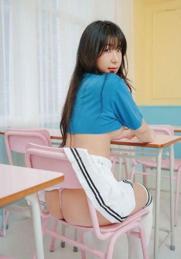 年轻的女老师